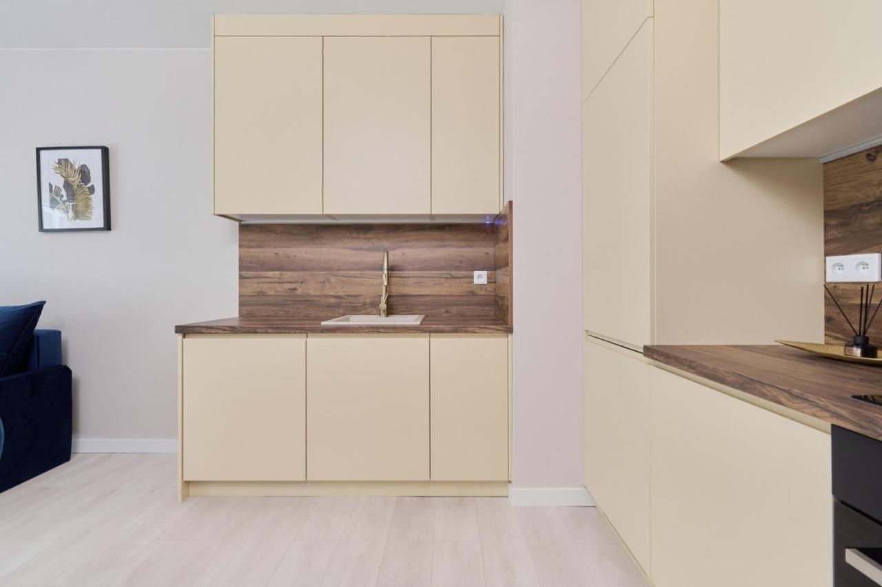 Stylish Madalinskiego With Garden Terrace And Free Garage By Renters Apartament Wrocław